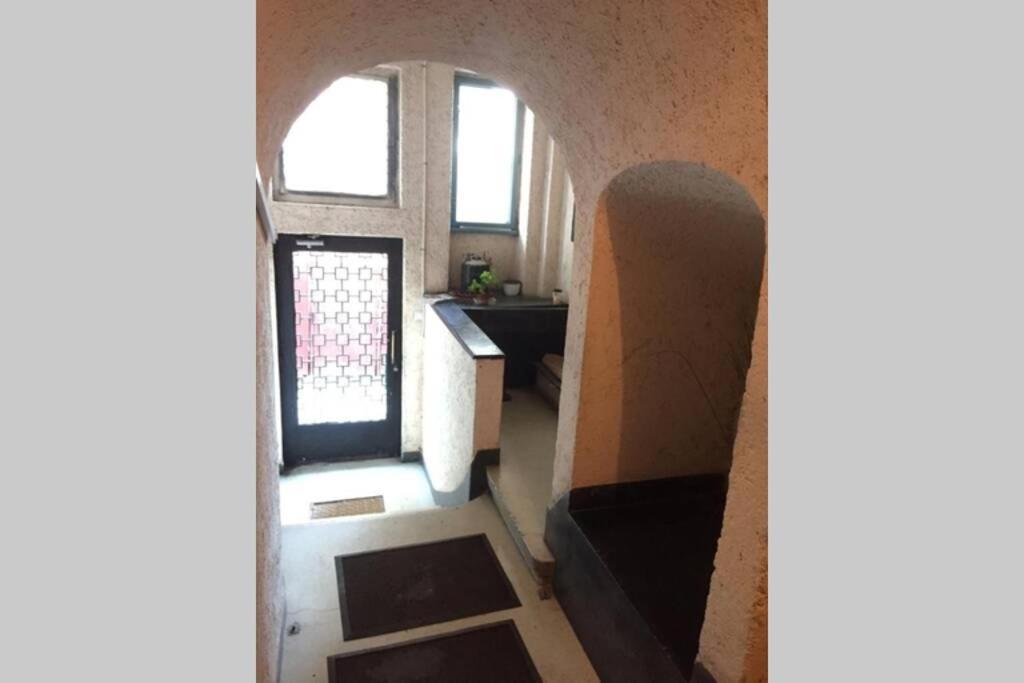 Super Central - Lovely One-Bedroom Apartment On Victoriei Avenue Bukarest Exteriör bild